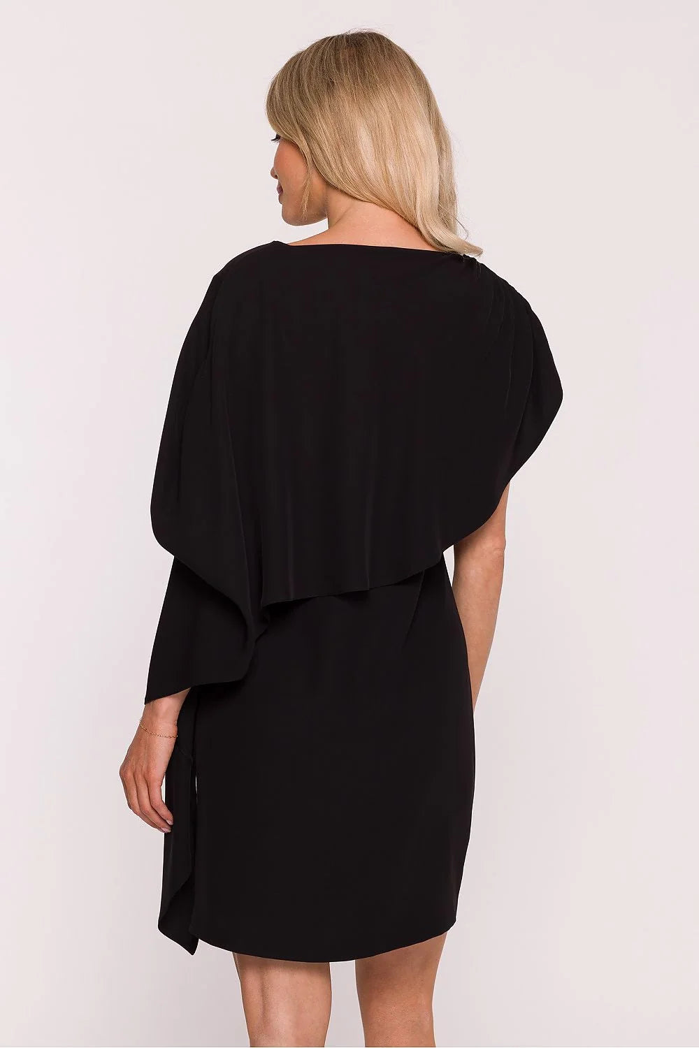 robe cocktail mini fourreau crêpe extensible brillante subtile cape asymétrique drapée épaules encolure ronde cintrée ajustée glissière discrète
