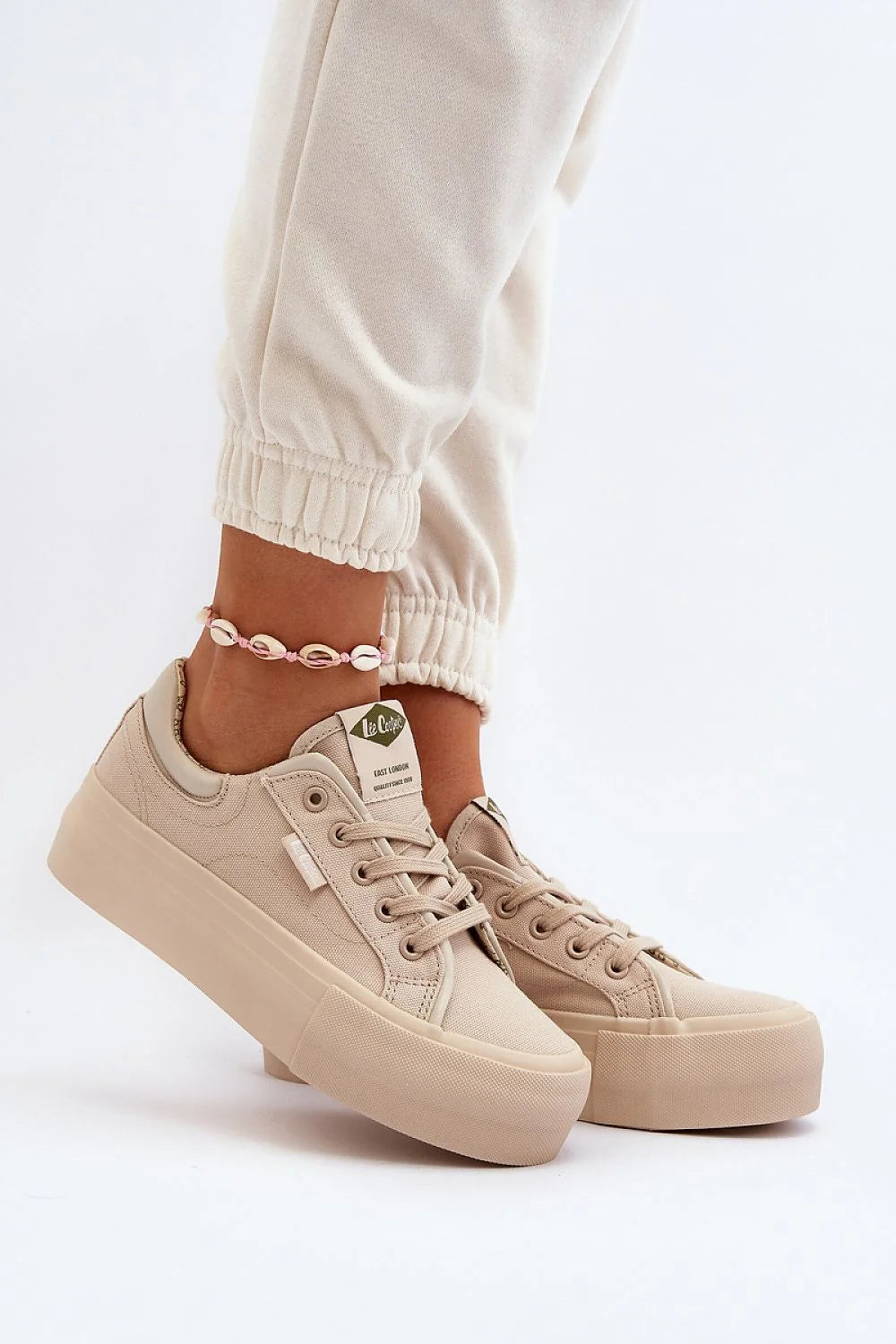 baskets plateforme massives femmes beige toile compensées semelles épaisses caoutchouc assorties lacets oeillets métalliques rembourrées minimalistes urbaines confortables polyvalentes durables
