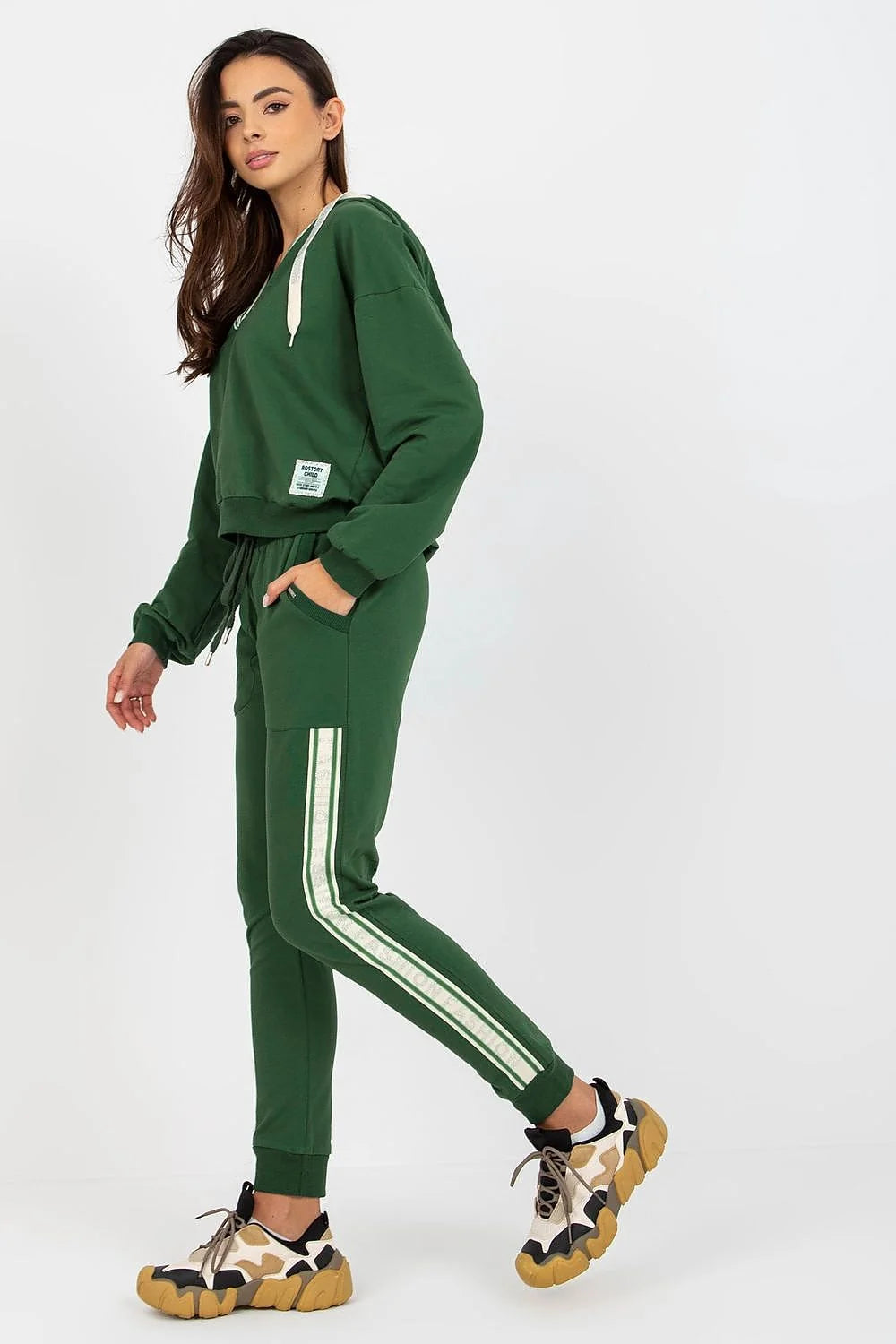 ensemble femme survêtement sweatshirt capuche oversize pantalon slim molleton coton élasthanne noir vert blanc bandes latérales cordons colV étiquette streetwear
