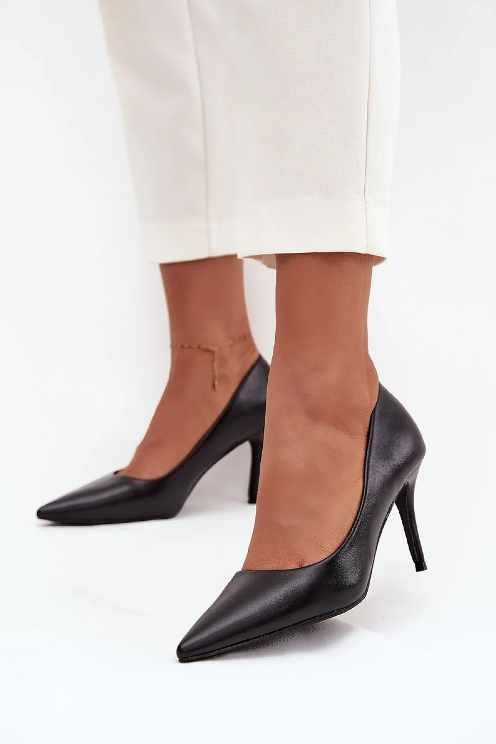escarpins femme similicuir noir talons aiguilles 85mm bout pointu silhouette élancée minimaliste slipon chic classique professionnel soirée confortable semelle fine