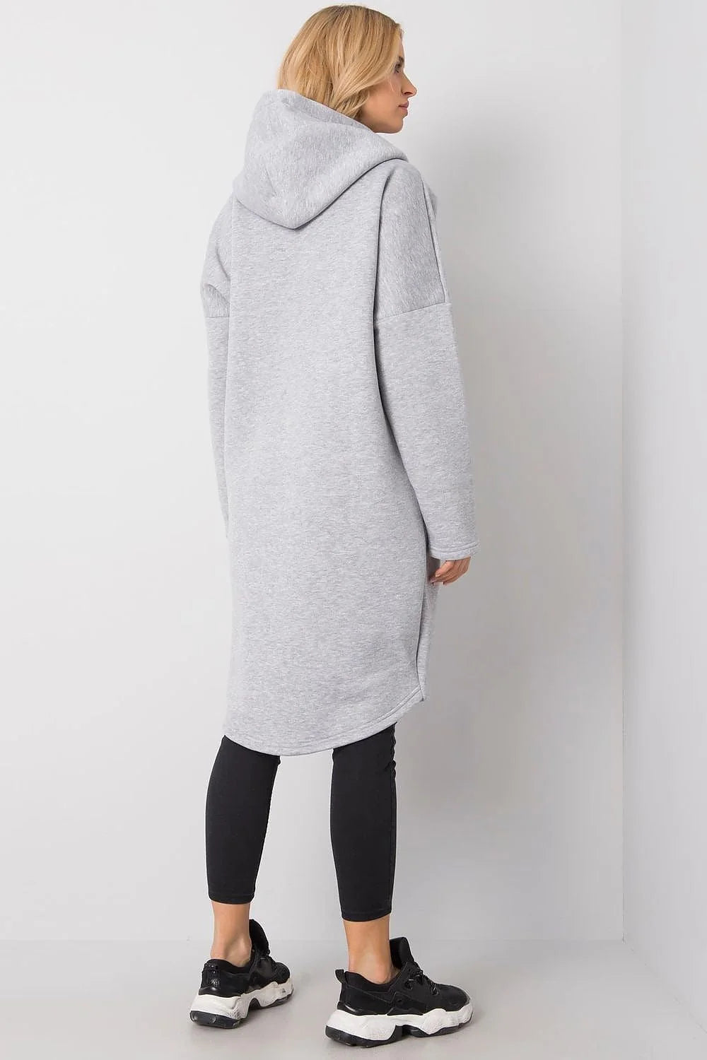 Manteau pour femmes design moderne audacieux couleur fuchsia vif coupe oversize matériau structuré fonctionnalité confort