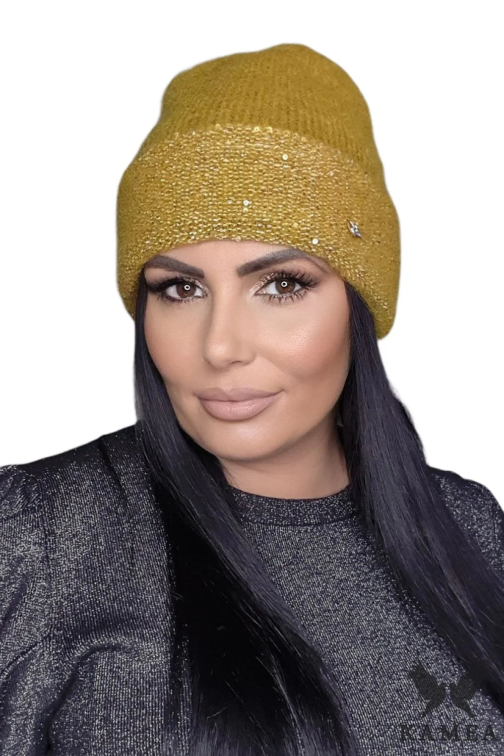 Bonnet pour femme couleur jaune moutarde paillettes intégrées coupe classique finitions soignées accessoire automne-hiver