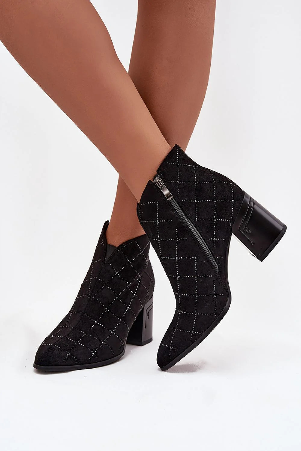 bottines suédine noire cheville talon colonne stable bout amande matelassé losanges strass scintillants fermeture zippée doublure fourrure élégante