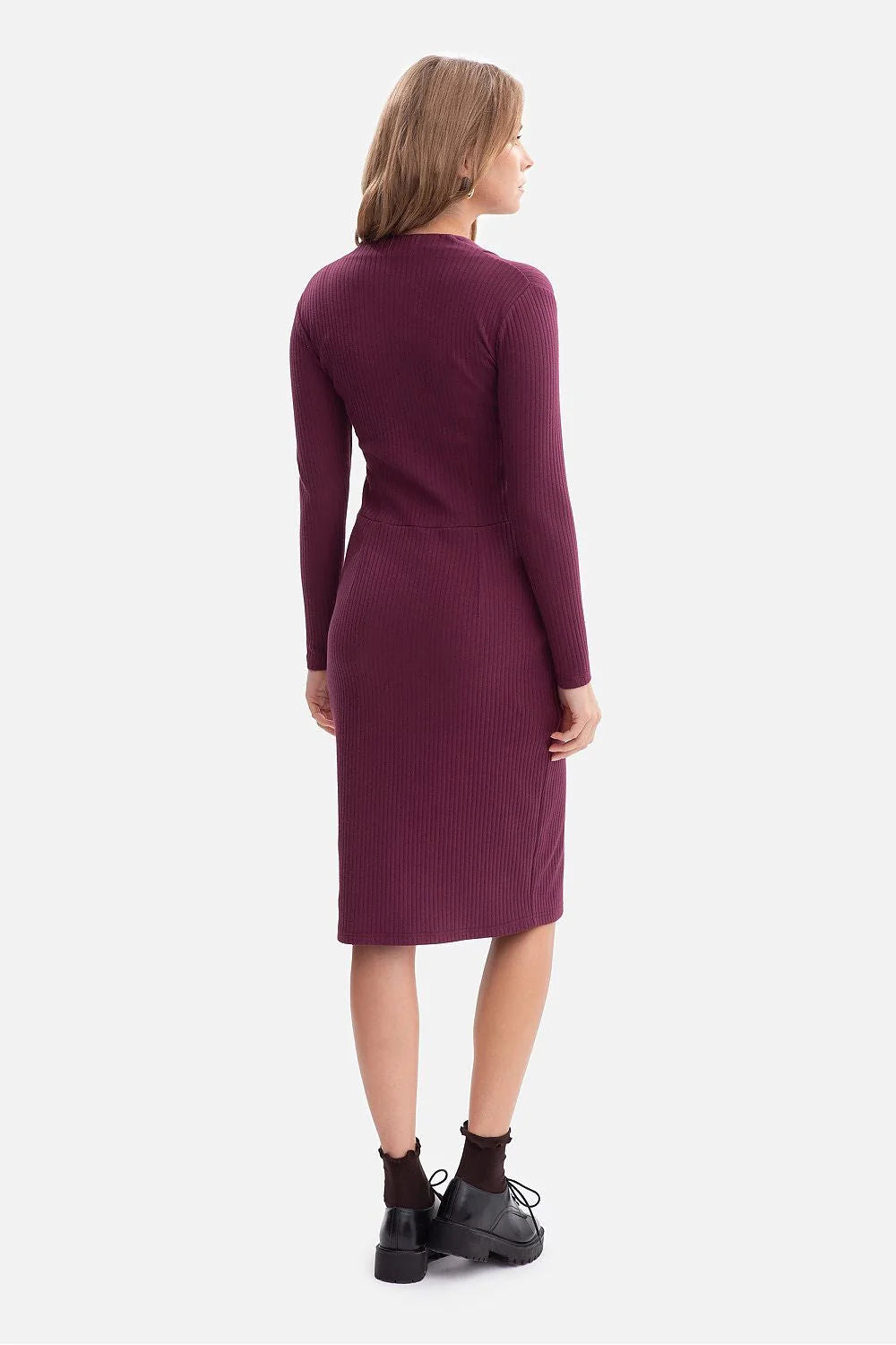 robe midi côtelée maille extensible prune coupe ajustée manches longues décolleté V taille marquée fente avant nervurée élégante polyvalente confortable