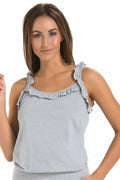 Chemise de nuit féminine en viscose grise clair épaules larges volants encolure arrondie coupe ample confort quotidien