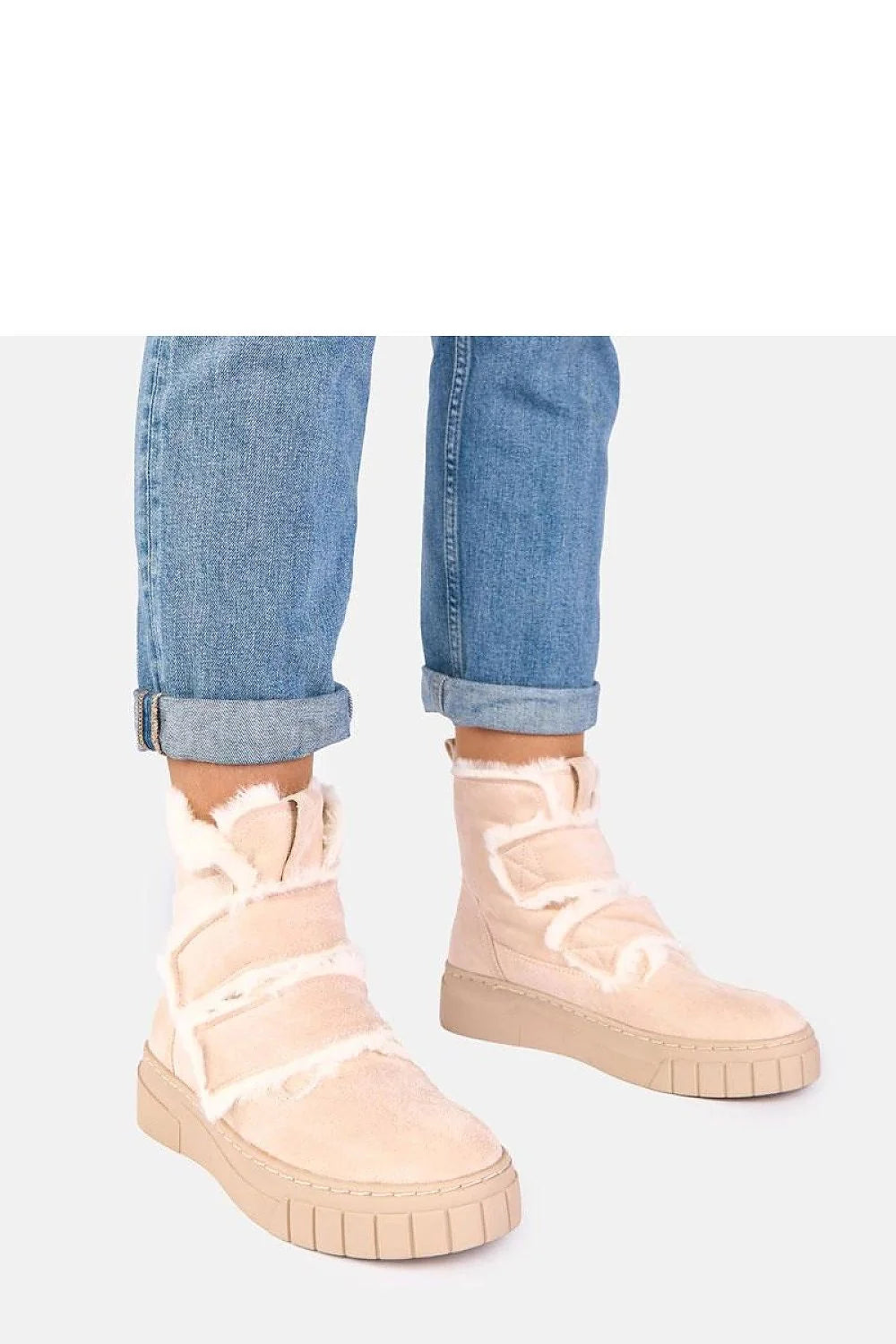 bottines femme mi cheville suede beige nude doublure fourrure fausse brides velcro apparentes plateforme crantee gomme epaisse antiderapante isolante cocooning
