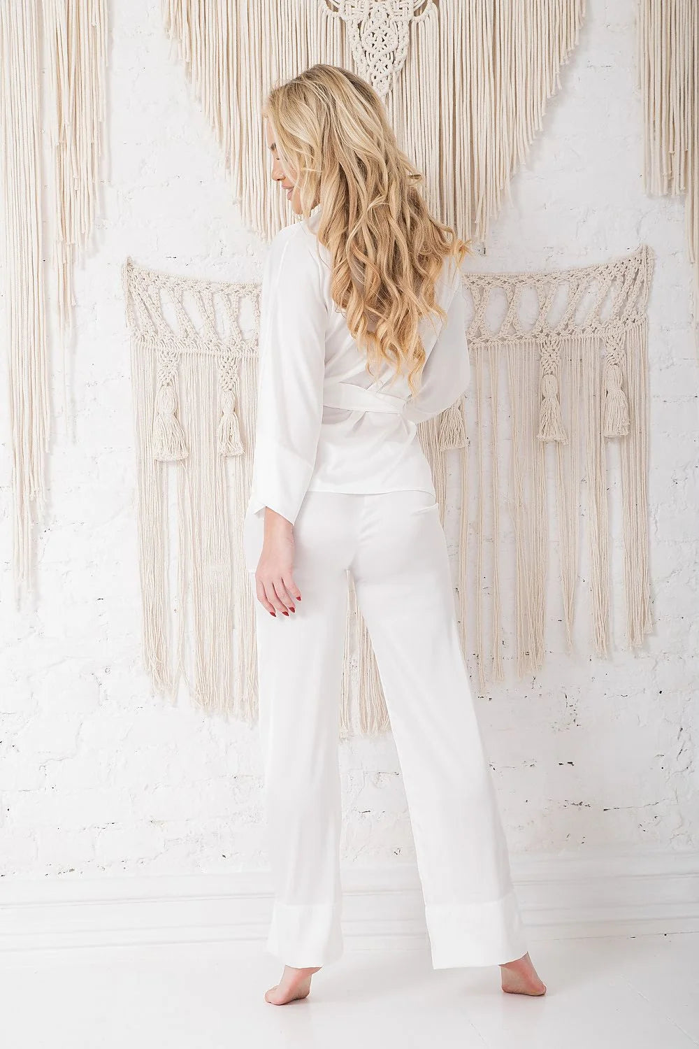 Ensemble Kalimo pour femme, satin kimono, pantalon droit, couleur blanche, élégance intérieure