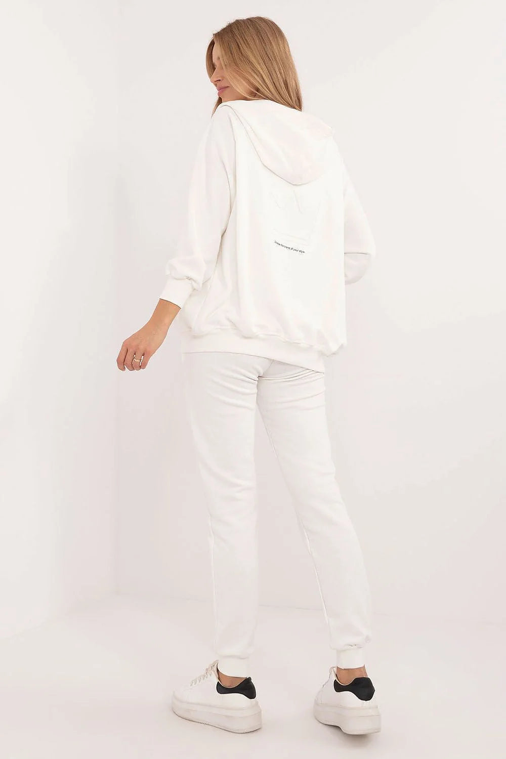 ensemble sportswear femme blanc oversize sweat zippé capuche poches kangourou jogger slim taille haute chevilles resserrées molletonné coton polyester confortable