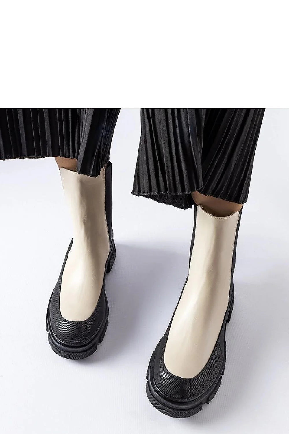 Bottes pour femmes design moderne chic bicolore beige noir Chelsea style semelle épaisse elasticité latérale protection mi-mollet finitions élégantes occasion多种