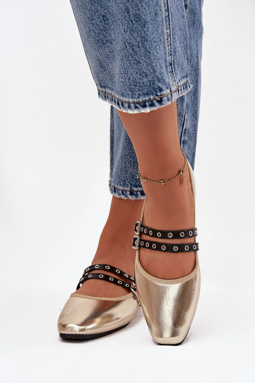 ballerines plates femme dorées simili cuir bout pointu semelle noire double brides réglables boucles métal Mary Jane chic