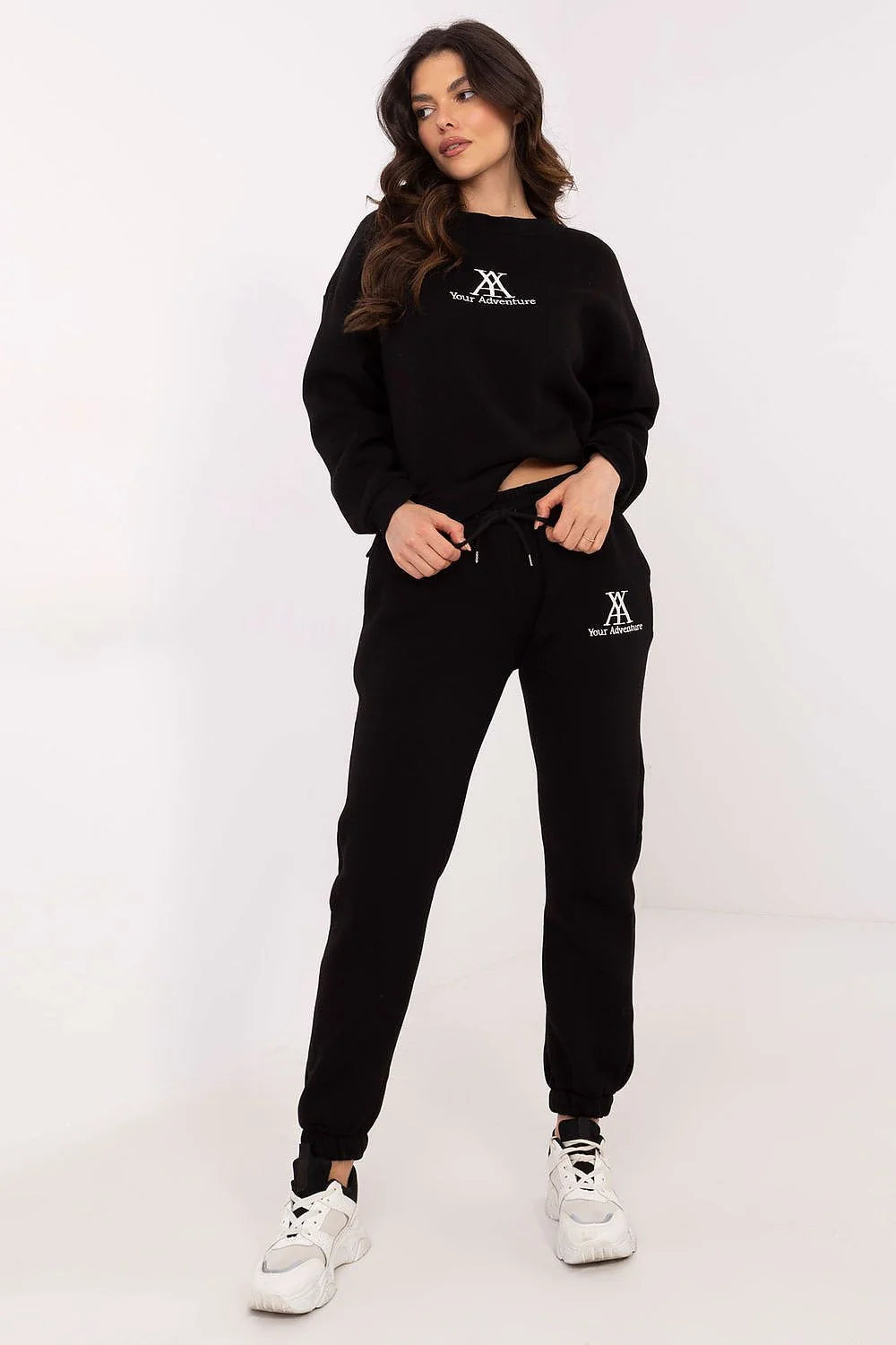Ensemble de survêtement pour femmes noir en coton et polyester, style moderne, coupe ample, logo brodé, pantalon à taille ajustable