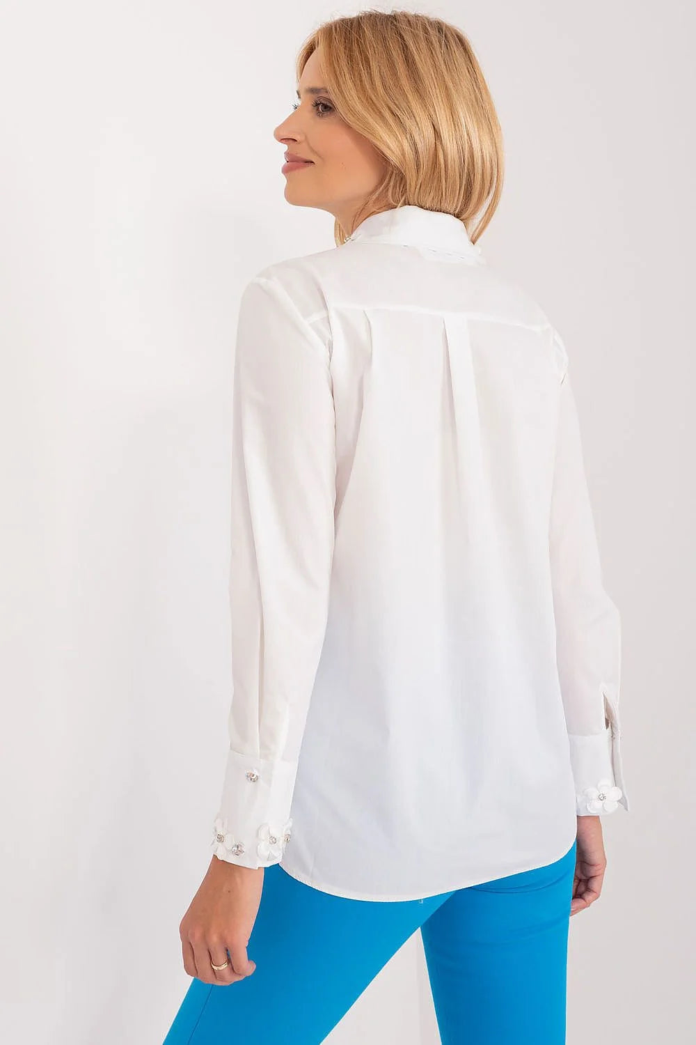 Chemise pour femme manches longues classique couleur blanche coton doux éлегance professionnelle occasion formelle finitions soignées