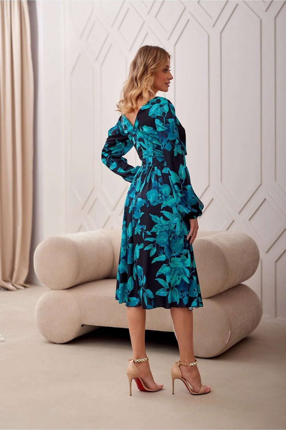 Robe cocktail élégante imprimé floral bleu noir longue manches longues encolure V croisée taille cintrée femmes