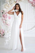 Robe longue élégante pour femmes en mousseline blanche décolleté en V croisé fente haute épaules dégagées accessoire floral