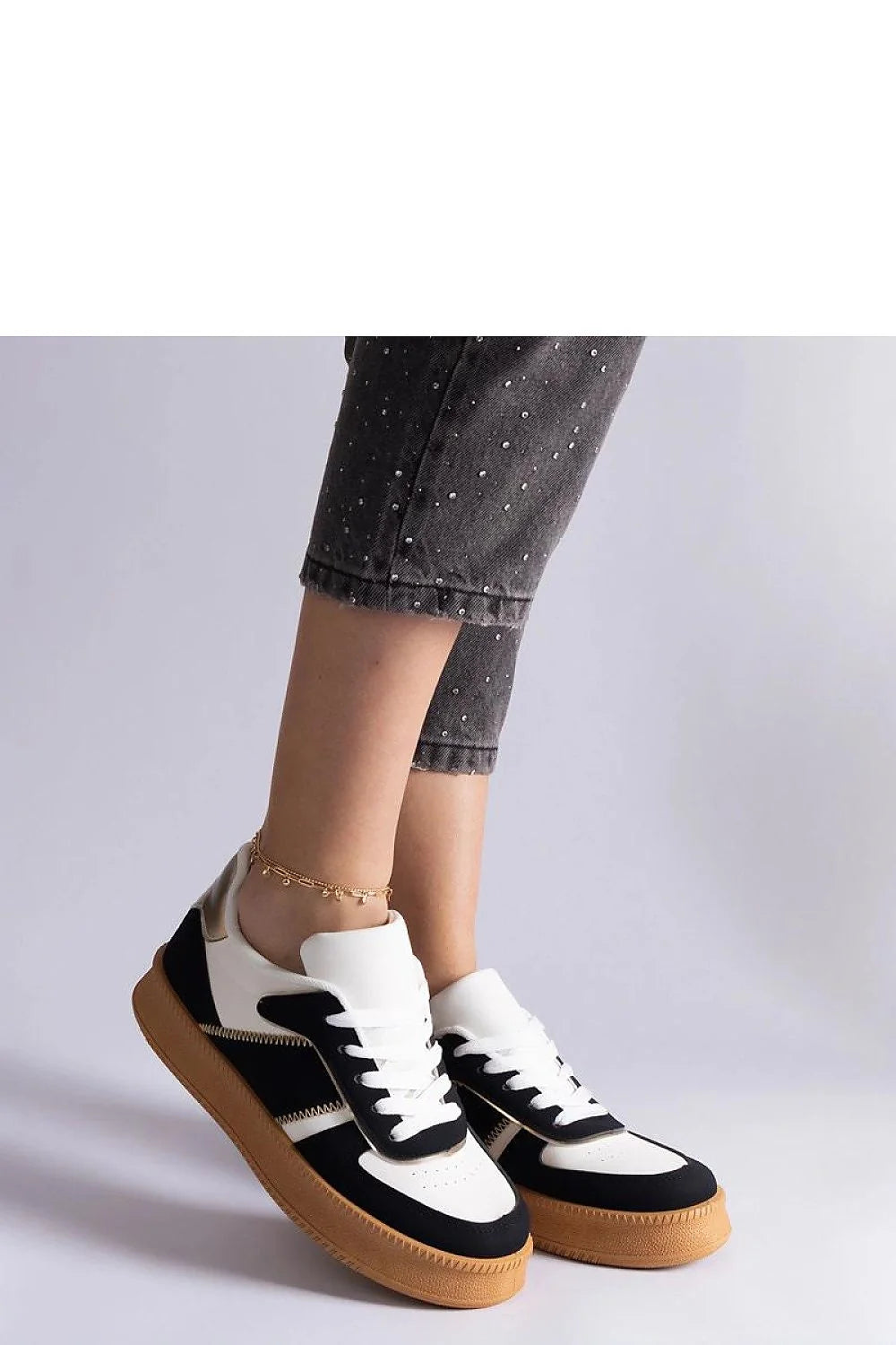 Baskets mode femmes cuir écologique noir blanc camel design moderne élégant semelle crantée confort durabilité