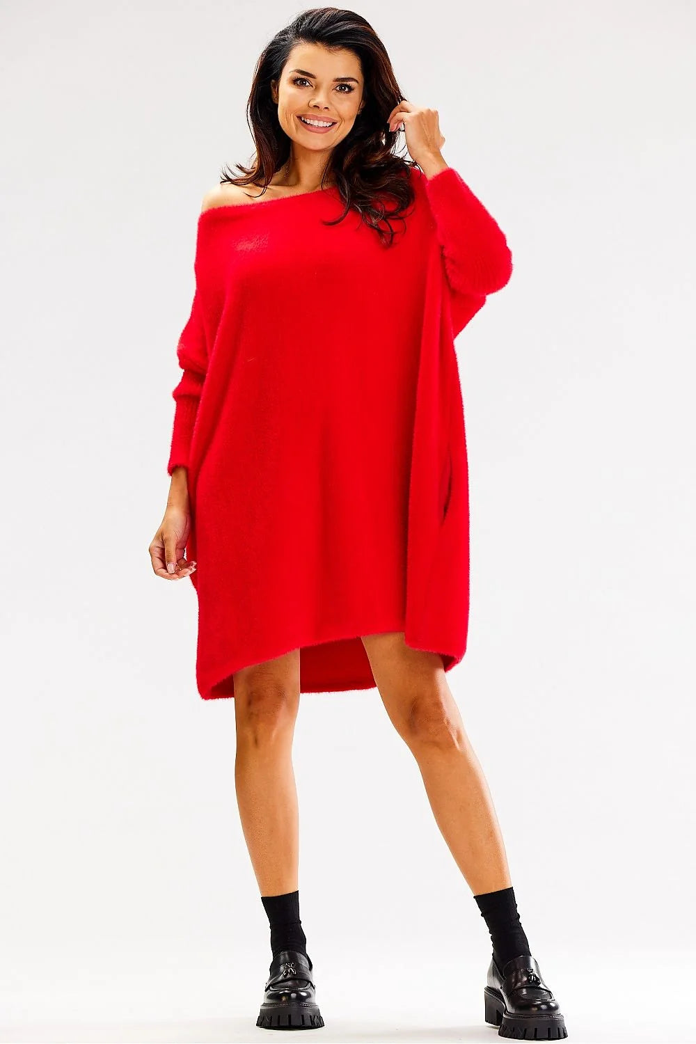 robe tricot rouge oversize manches longues chauve souris col large asymétrique épaules dégagées maille douce moelleuse mi cuisse