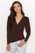 Chemisier pour femmes élégant couleur marron foncé manches longues en V coupe ajustée plaque métallique dos finitions soignées mode moderne