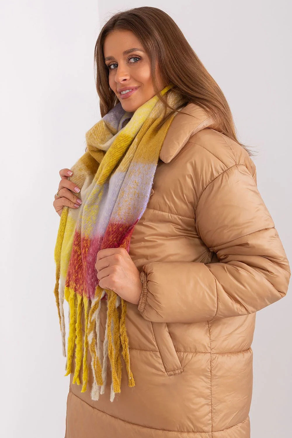Écharpe à bandes colorées pour femme, polyester, franges, automne/hiver, accessoire mode, style moderne, longueur ample, polyvalent, chic, trendy, châle étoffé, look urbain, tenue élégante, fashion