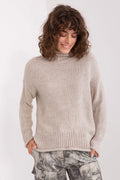 Pull tricoté femme col roulé beige clair manches longues texture douce volume coupe décontractée automne hiver