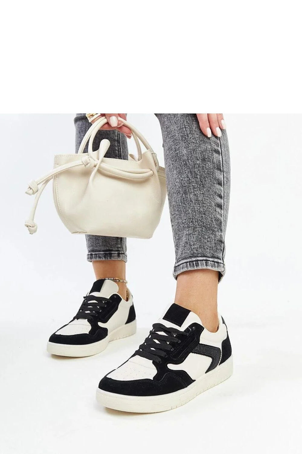 Sneakers modernes pour femmes, style sportif, basse, bicolore, cuir et daim, paillettes, élégance, casual, look urbain