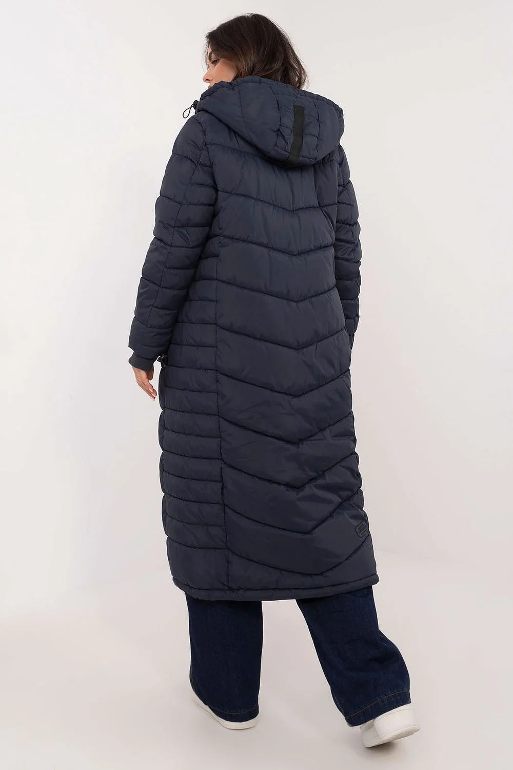 Veste longue pour femme en polyester rembourrée couleur bleu marine design sportif coupe droite avec capuche et poches latérales zippées
