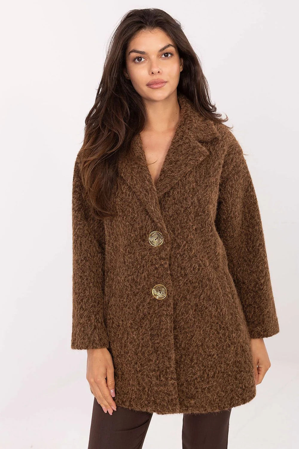 manteau femme mi cuisse laine bouclée marron chocolat col tailleur coupe oversize manches longues deux boutons dorés texturés douillet chic