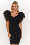 Robe de soirée Makadamia noire ajustée dos ouvert volants tulle manches courtes soirée élégance féminine