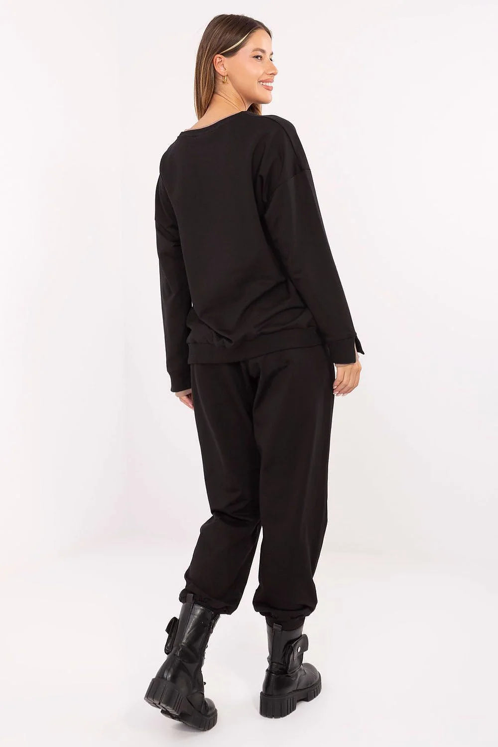 ensemble survêtement femme oversize sweatshirt jogging loungewear noir molleton doux relaxed col rond broderies motifs taillehaute pocheslatérales cordonbeige coton élasthanne