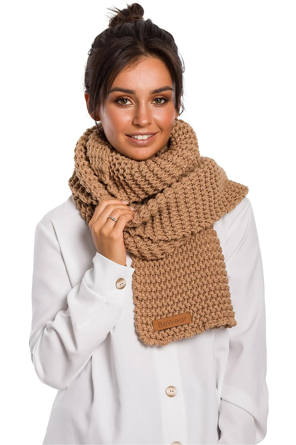 écharpe tricotée BE Knit maille épaisse beige camel longue généreuse chaude douce côtelée élégante intemporelle durable volumineuse enroulable