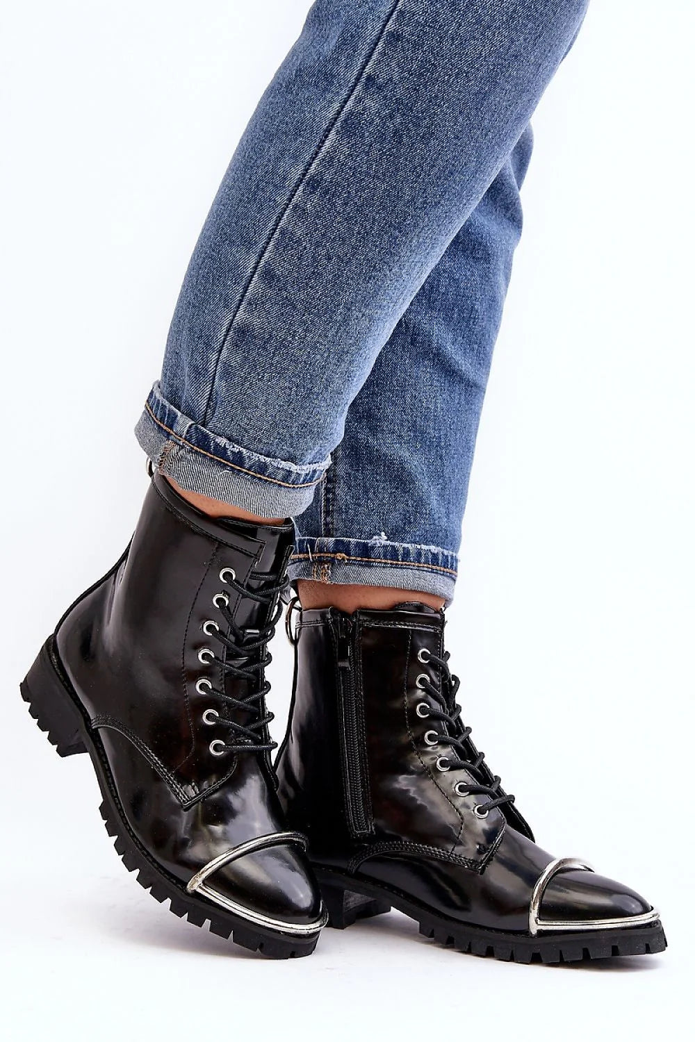 bottines rock audacieuses cuir artificiel noir verni cheville lacets zip latéral semelle crantée antidérapante embout argenté œillets coutures confort