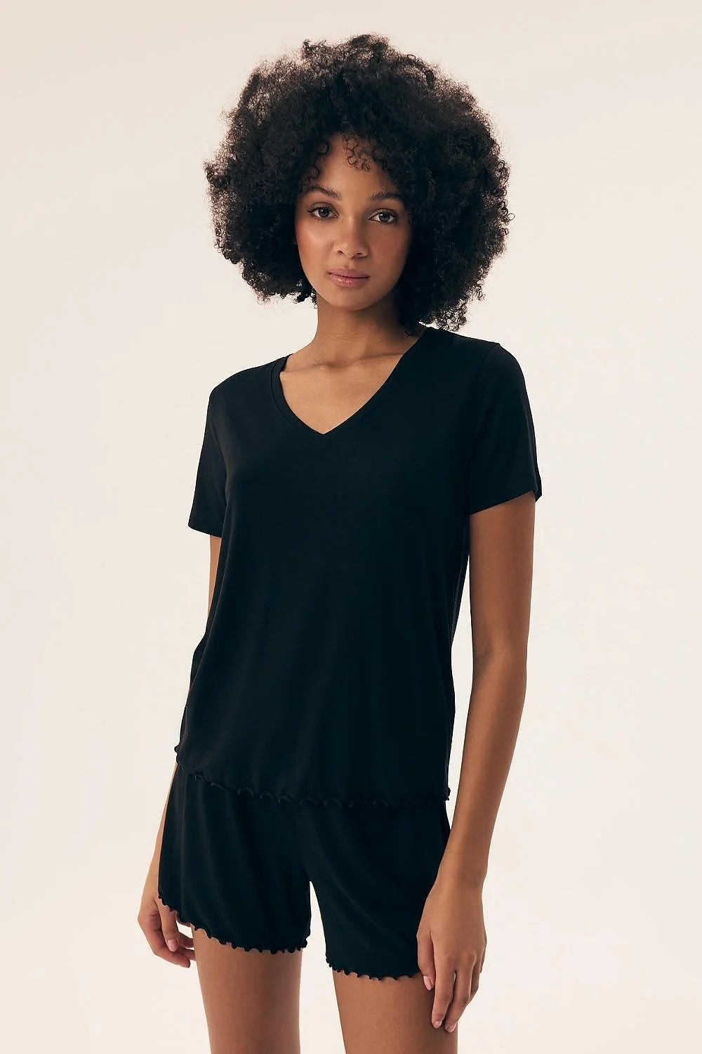 pyjama femme élégant viscose délicate confortable nuit haut manches courtes col V dentelle fine short noir taille élastique extensible