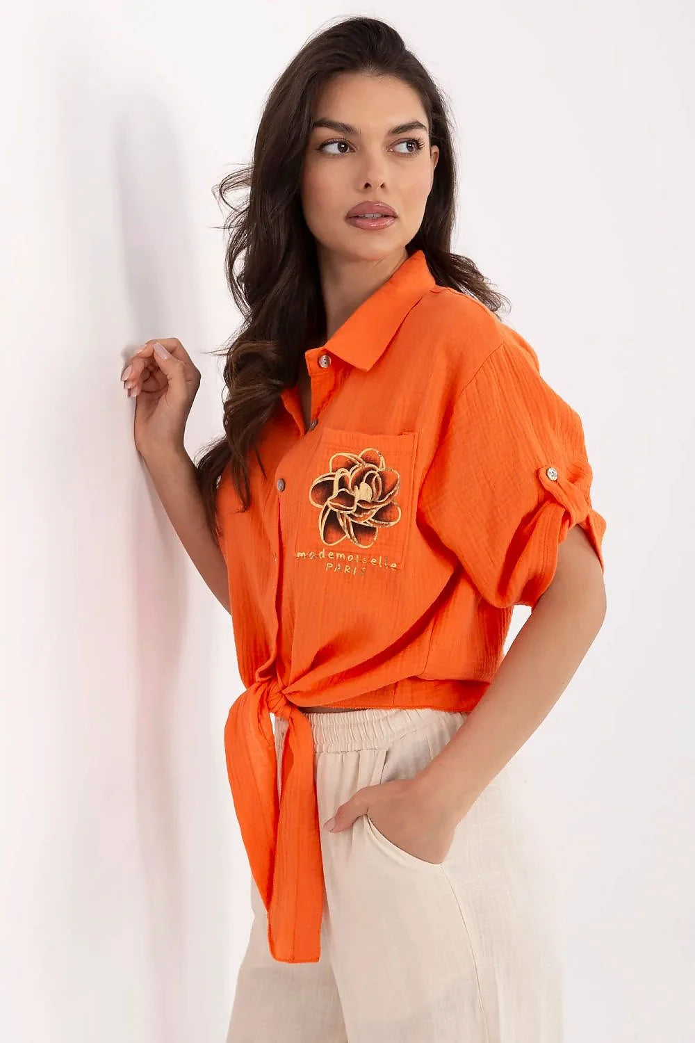 Chemise femme style décontracté couleur orange vif tissu coton lin floral bow col classique manches 3/4 poche brodée mademoiselle Paris