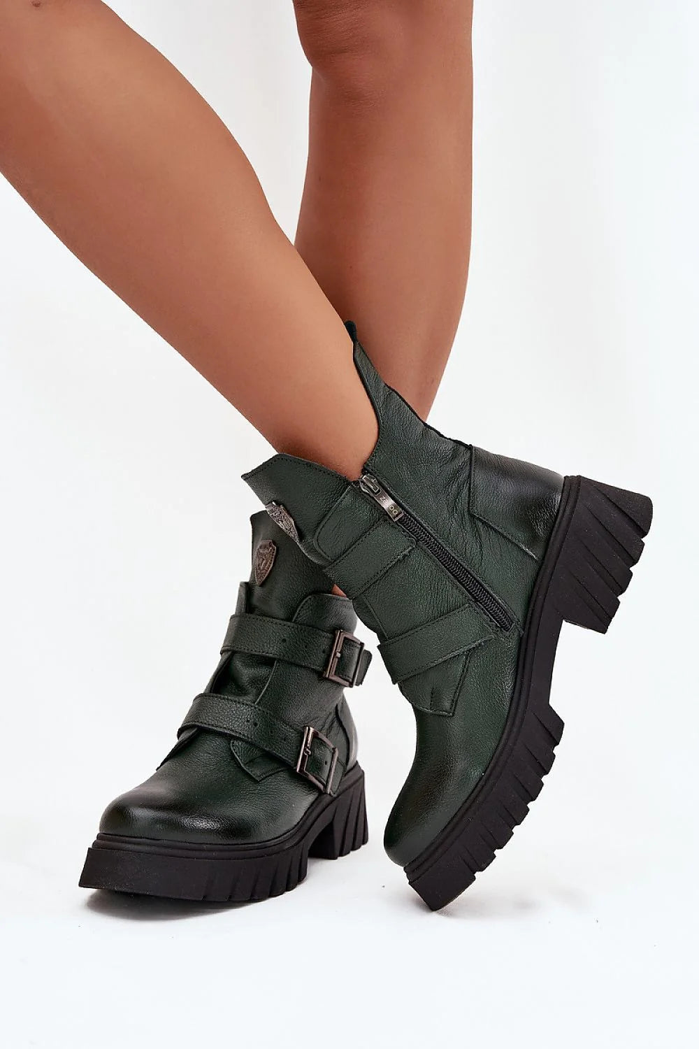 bottines cuir grainé vert forêt montantes doublées feutre chaleur confort fermeture éclair double brides réglables boucles métalliques semelle plateforme crantée