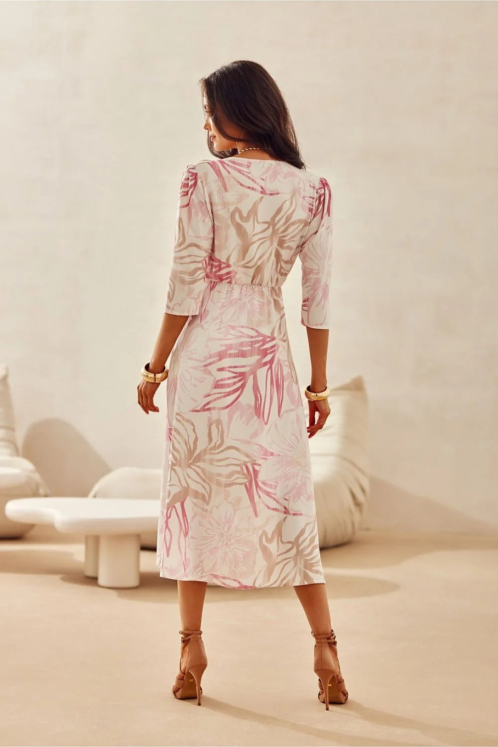 Robe portefeuille longue élégante motifs floraux couleurs pastel manches 3/4 ceinture ajustable femme