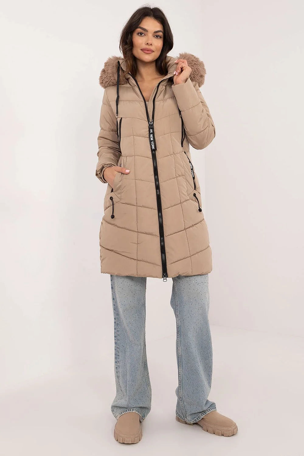 Manteau d'hiver long pour femme, matelassé, couleur beige, fourrure synthétique, coupe ajustée, fermeture éclair, capuche amovible, style urbain, résistant au froid