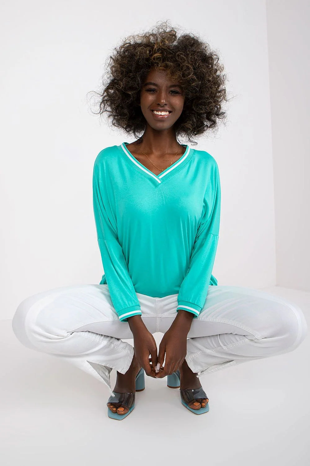 Chemisier BFG blanc encolure V manches longues coupe ample minimaliste en viscose élasthanne pour femmes