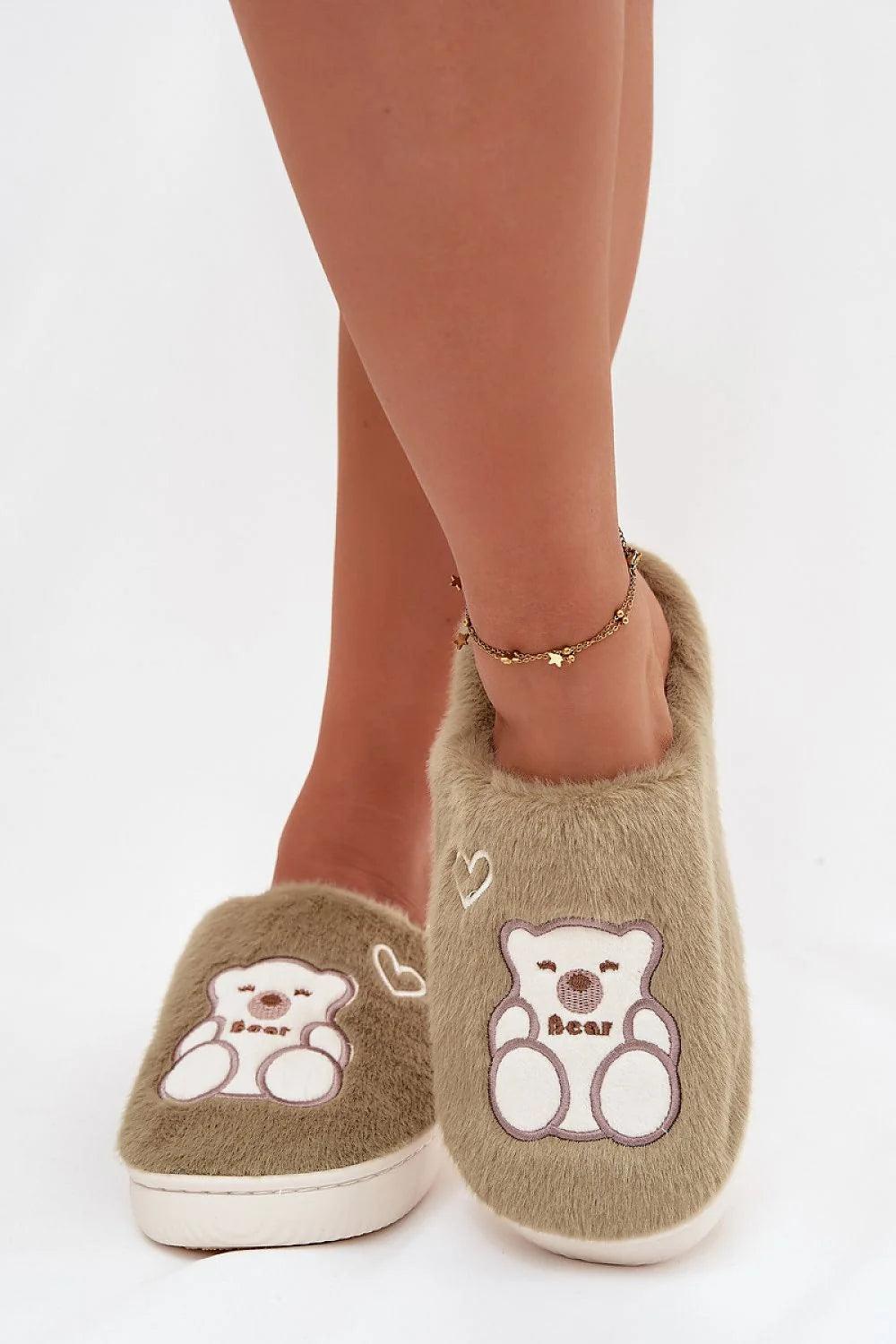 pantoufles fourrure fausse femme kaki mules slipon bout ferme motif ours brodé coeur semelle épaisse blanche antidérapante caoutchouc rembourrée moelleux