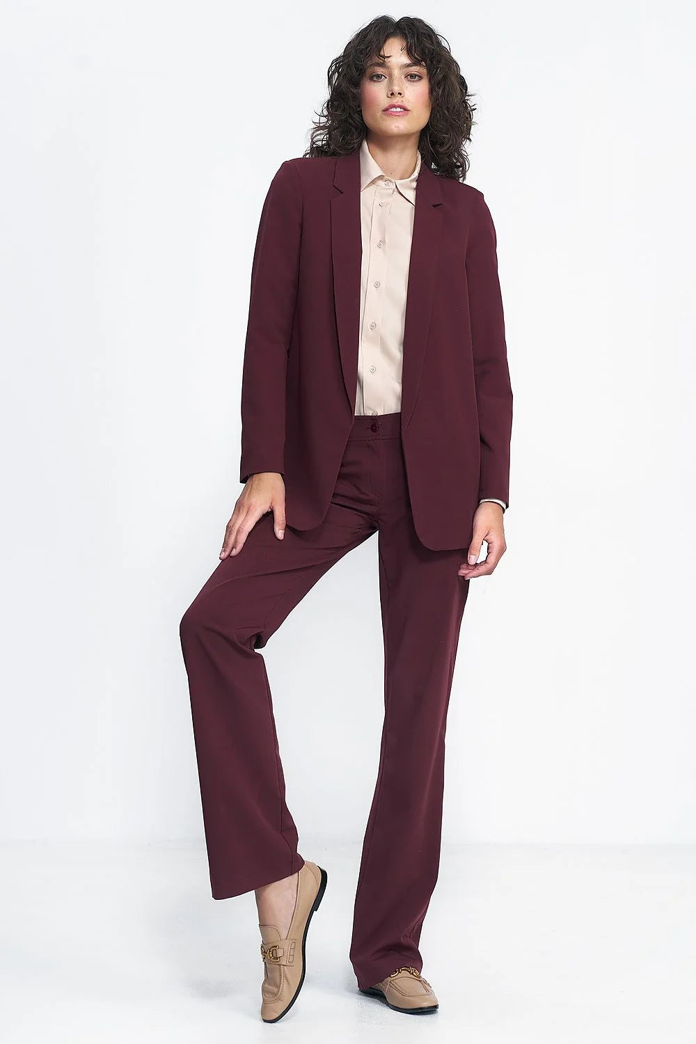 Blazer femme élégant style professionnel bordeaux profond polyester 2.1% elasthanne 74.8% viscose 23.1% coupe longue ajustée occasion bureau réunion