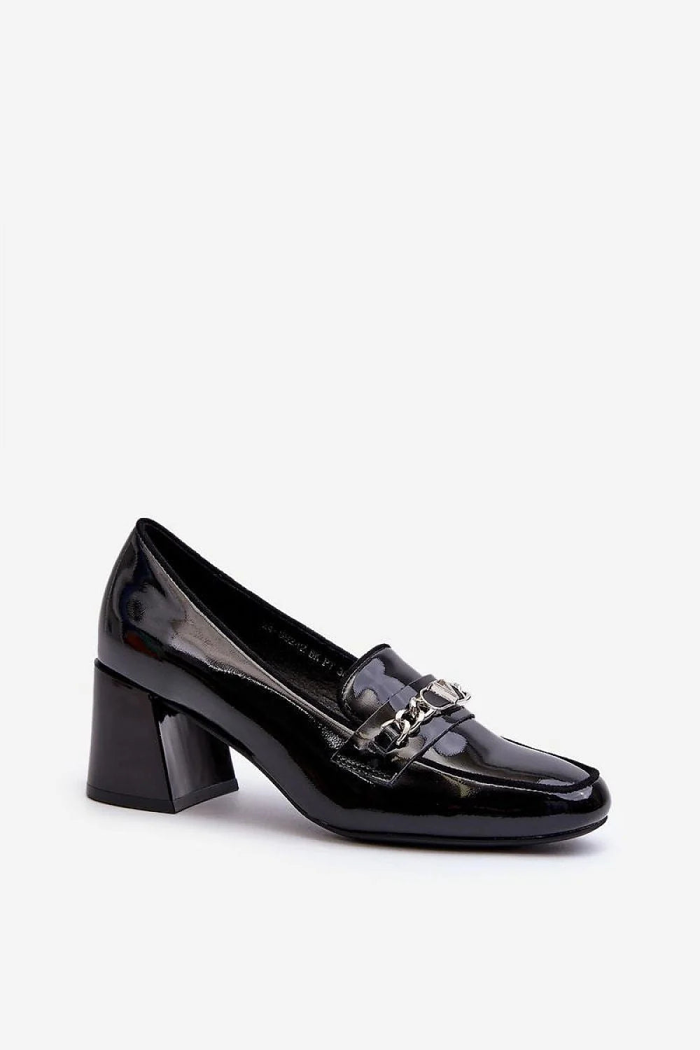 escarpins mocassins cuir verni noir talons blocs moyens chaîne métallique argentée bout carré arrondi silhouette structurée