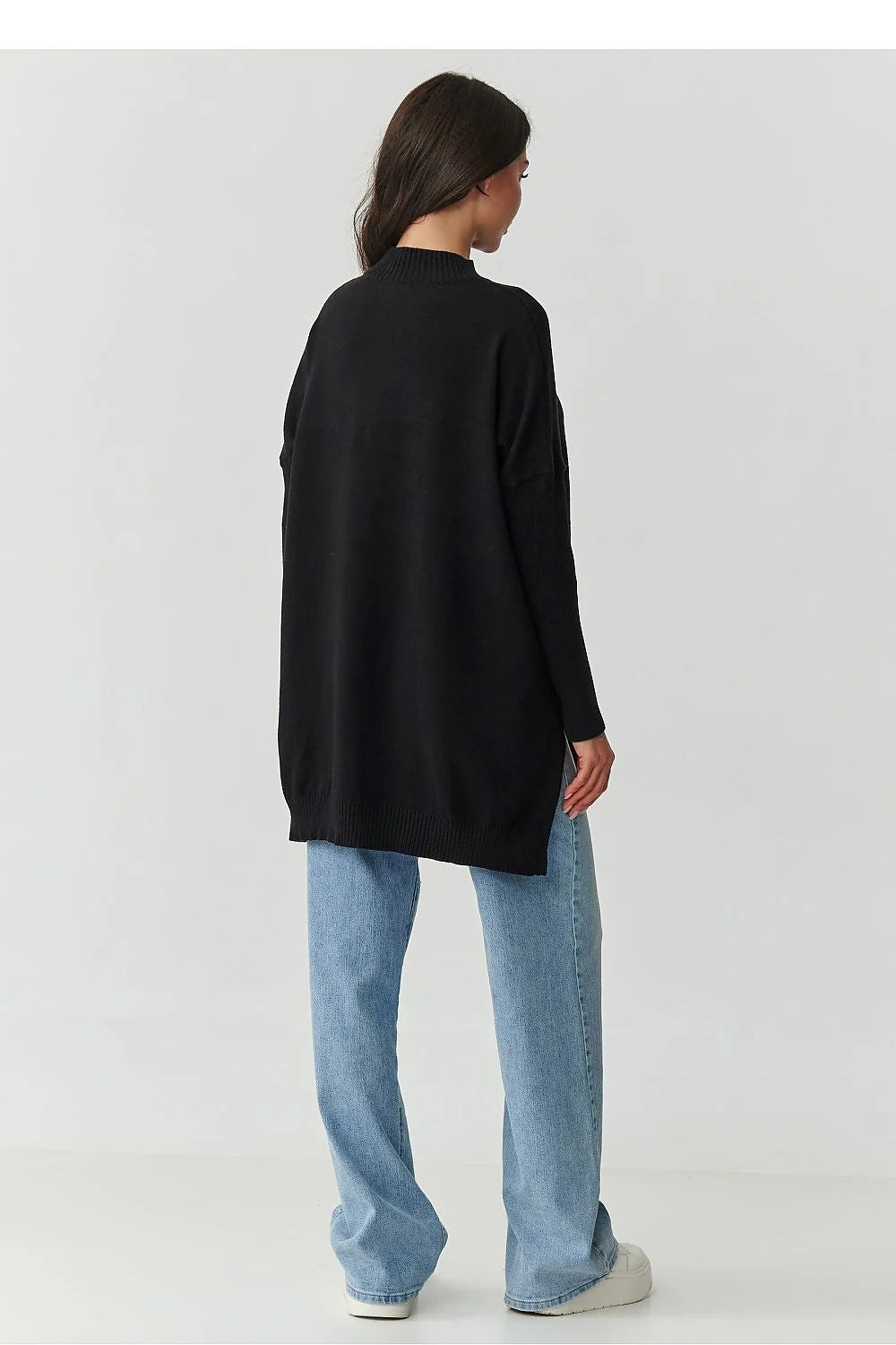 pull oversize femme viscose majoritaire maille douce col roulé côtelé manches tombantes ourlet long couvrant hanches fentes latérales noir confortable