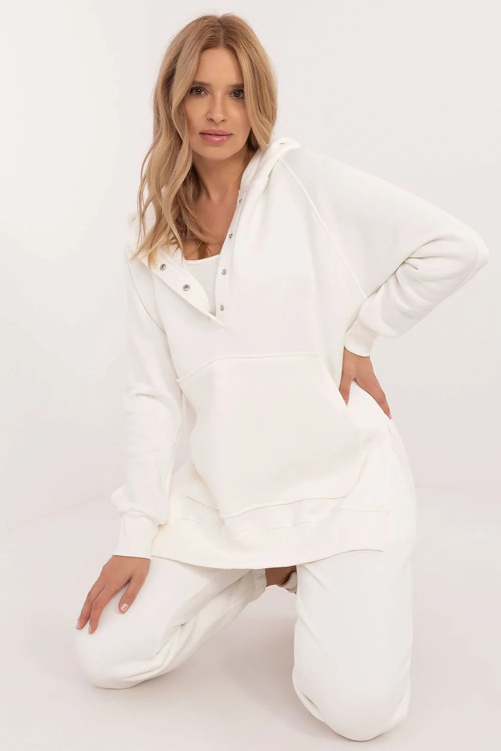 ensemble femme casual hoodie joggers coton blanc oversize molletonné colV patte pressions métalliques poche kangourou taille haute fuselé confort
