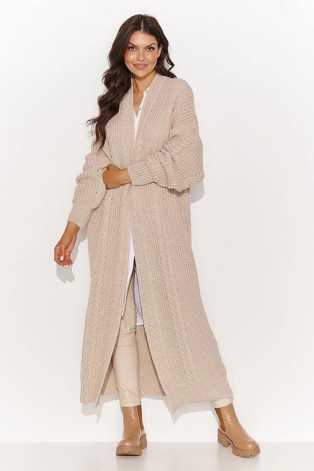 Cardigan long pour femme en tricot maille épaisse style oversized beige doux confortable sans fermeture manches longues poignets côtelés modernes élégant