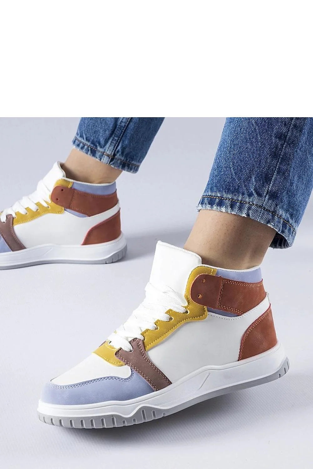Baskets montantes Solea design moderne style urbain cuir synthétique blanc jaune bleu clair marron femmes été 2023