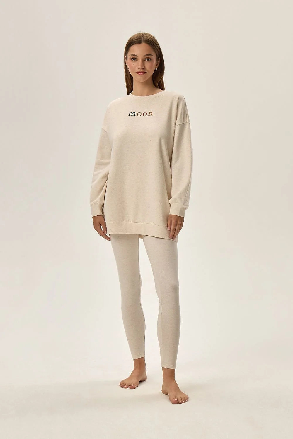 Pyjama Henderson deux pièces loungewear oversize sweatshirt encolure ronde manches longues maille douce beige clair legging slim taille haute