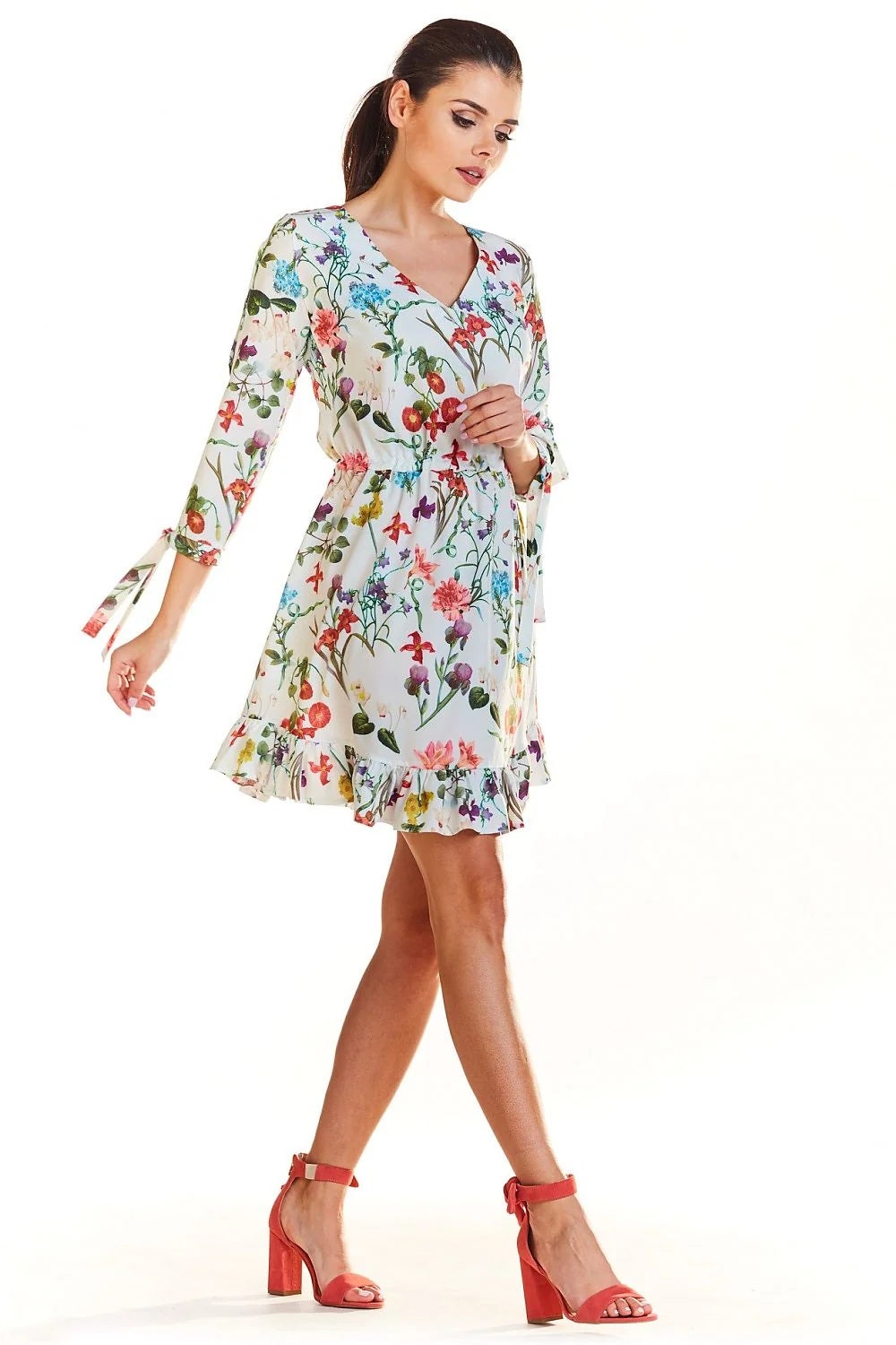 Robe d'été coton imprimée florale multicolore romantique manches trois-quarts pour femme chic et élégante