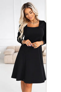 robe noire midi patineuse manches longues encolure carrée cintrée taille marquée silhouette sablier tissu structuré élasthanne extensible résistant plis polyvalente