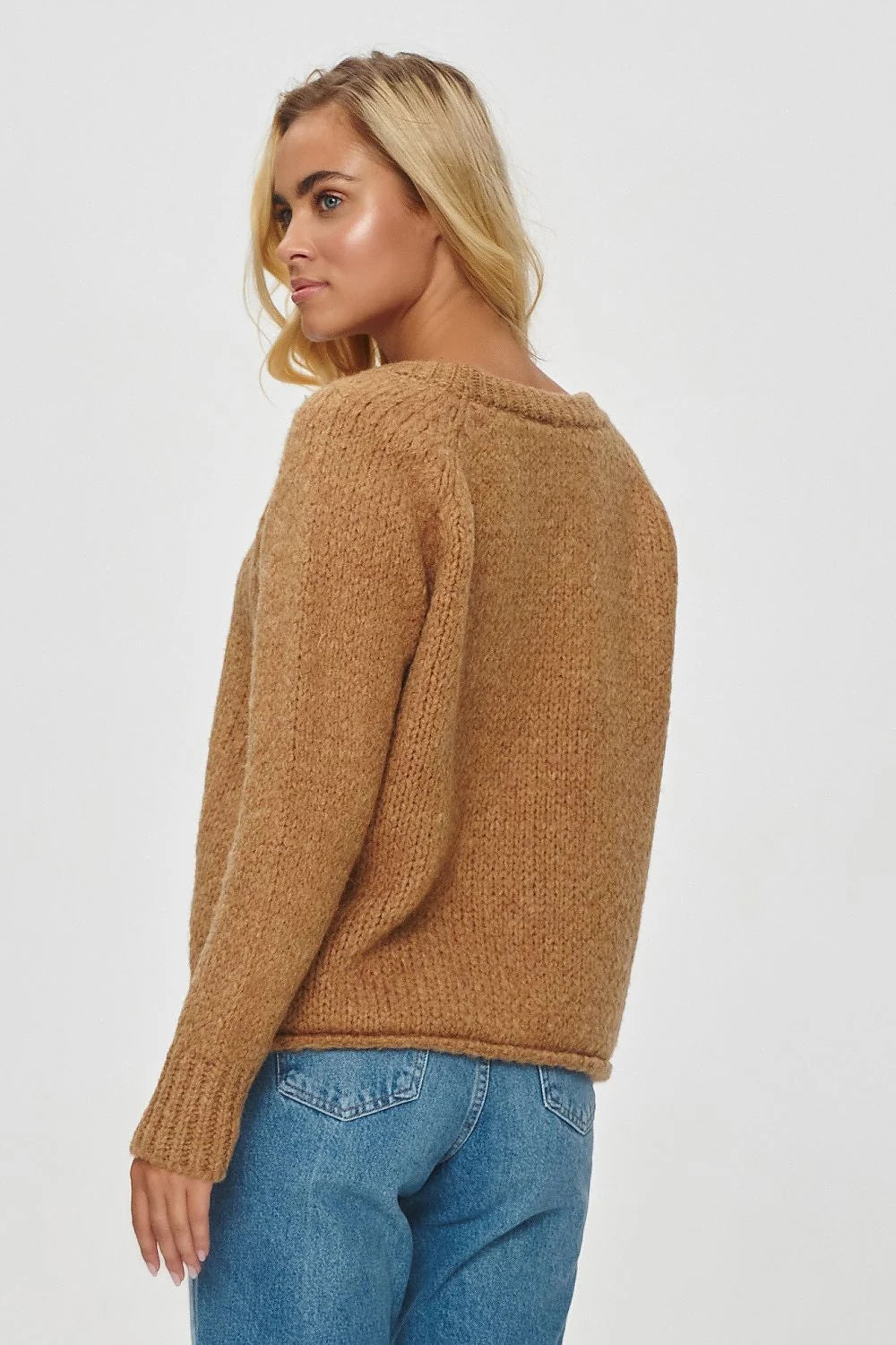 Pull pour femme style décontracté intemporel coupe ample encolure ronde manches longues couleur camel matière douce
