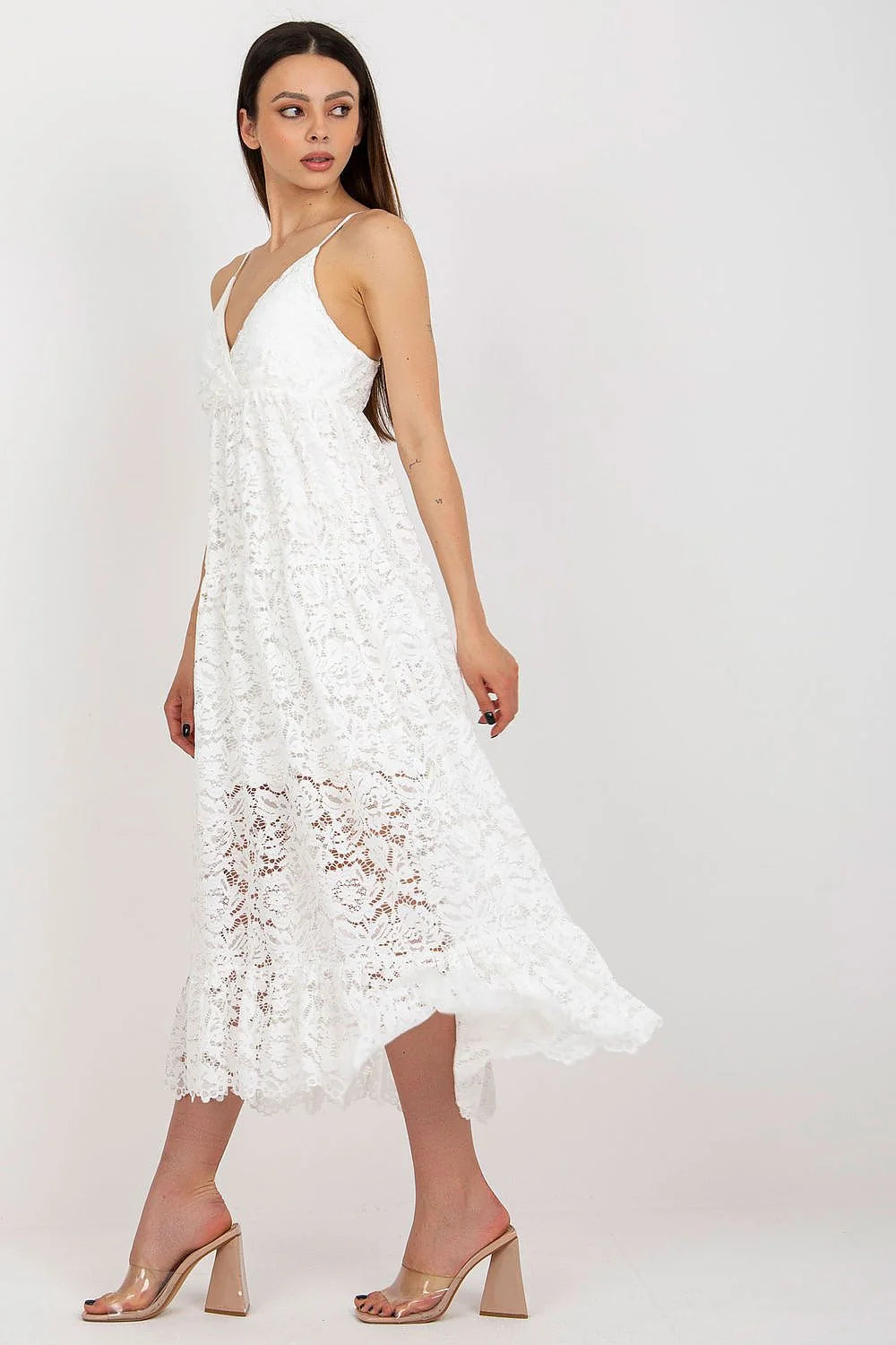 Robe de jour Och Bella dentelle blanche midi fines bretelles décolleté en V taille ajustable femme