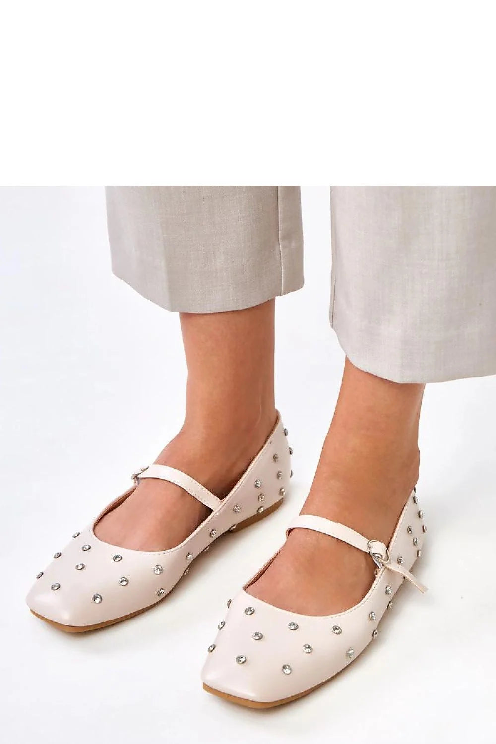 ballerines femme beige nude cuir synthétique ornées cristaux petits clous ronds argentés bride boucle semelle plate contrastée caramel bout carré