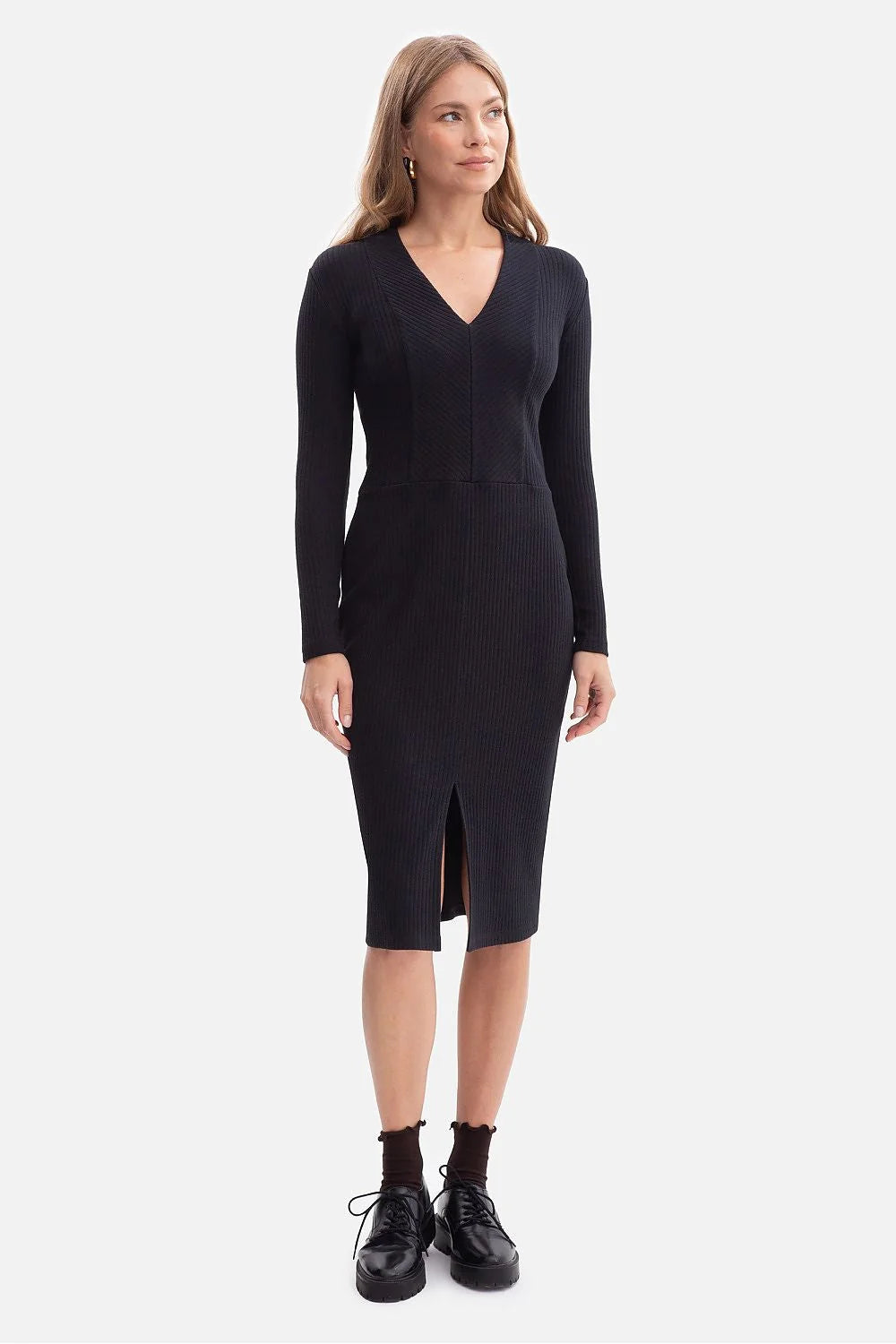robe midi côtelée noire moulante manches longues encolure V fente devant taille marquée coupe crayon stretch confortable minimaliste élégante polonaise